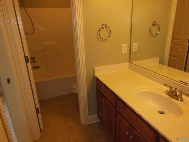 Building Photo - 2604 Little Cove Rd