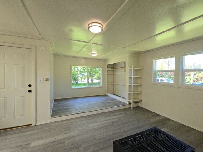 Building Photo - Studio cottage near Cal Poly Humboldt offers remodeled interior