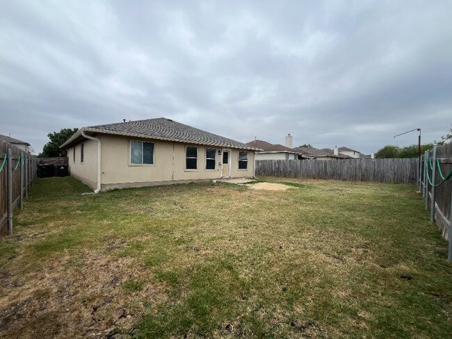 Building Photo - 162 Challenger