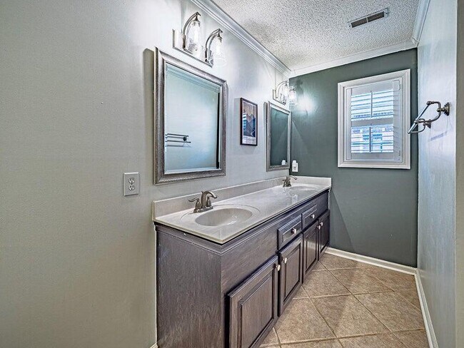 Building Photo - 1265 Cutleaf Dr