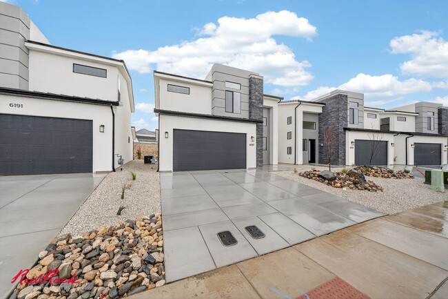 Building Photo - Stunning 4 Bedroom Home in Beautiful Desert Terrace Community