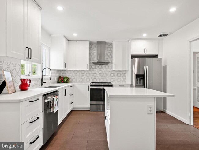 Building Photo - 1105 Waterloo Rd