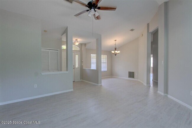 Building Photo - 4240 Wood Haven Dr