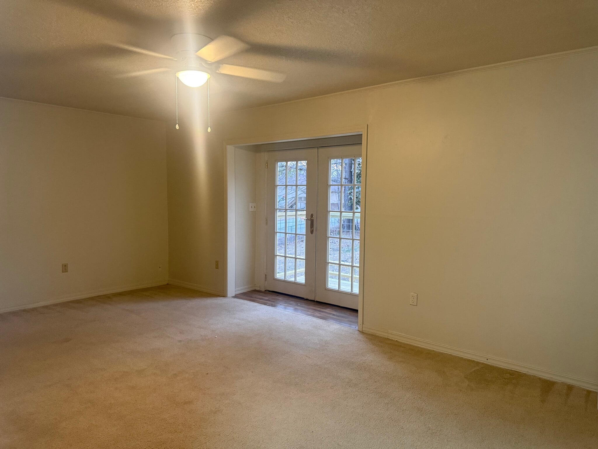 Building Photo - 1301 Chateau Dr