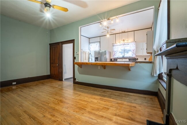 Building Photo - 13 W Monroe St