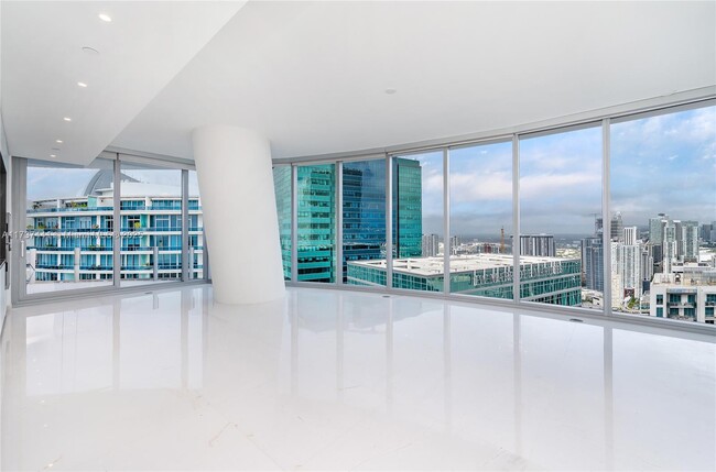 Building Photo - 300 Biscayne Blvd Way