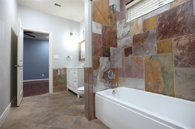 Building Photo - 4215 Lillian St