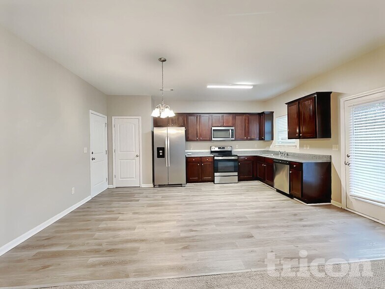 Building Photo - 1006 Grenier Terrace NE