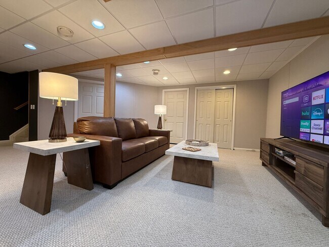 Building Photo - 9736 Flagstone Way