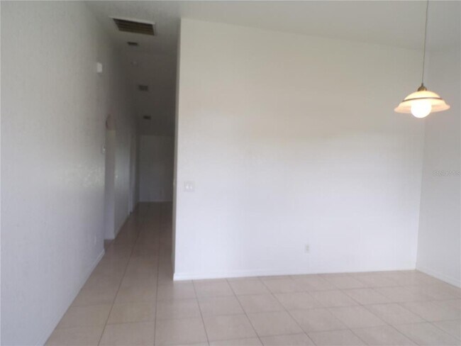 Building Photo - 385 Sunflower St
