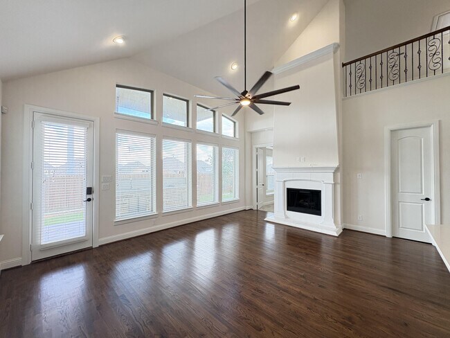 Building Photo - 7952 Ashwood Ln