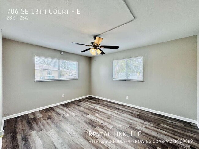 Building Photo - 706 SE 13th Ct