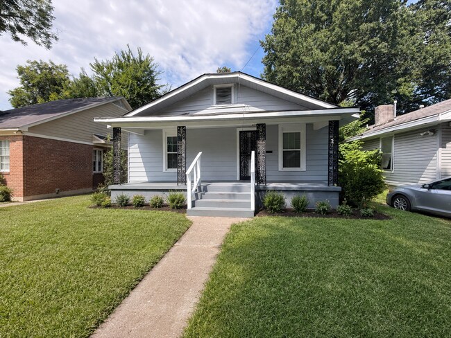 Building Photo - 749 Bey St