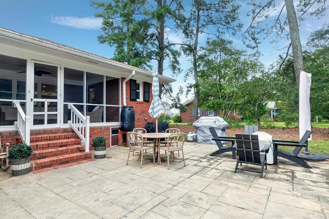 Building Photo - 121 S Main St