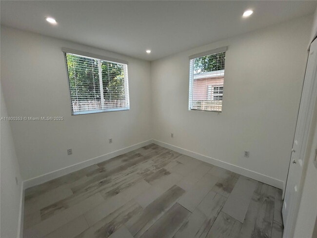 Building Photo - 3823 Thomas Ave