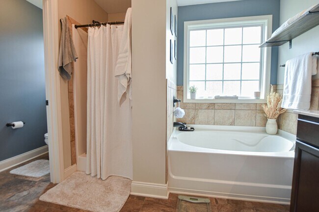 Building Photo - Pet Friendly Four Bedroom!