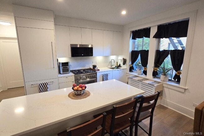 Building Photo - 148-09 Northern Blvd