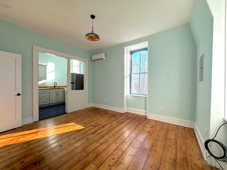 Primary Photo - 152 3rd St