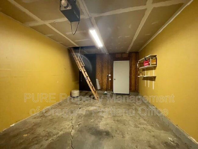 Building Photo - 7254 SE Thiessen Rd