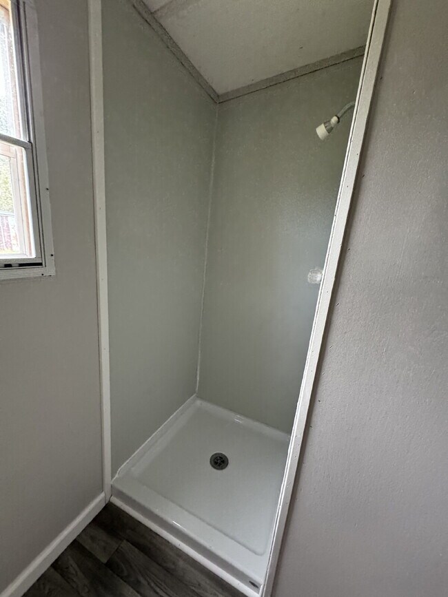Building Photo - 3 BR | 2 BA Mobile Home in Pikeville *Trash Pick-Up Included*