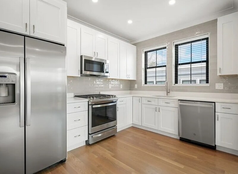 Primary Photo - 281 Lamartine St