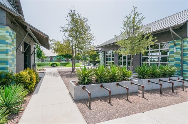 Building Photo - 420 Parkside Dr
