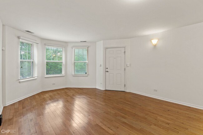 Building Photo - 645 W Elm St