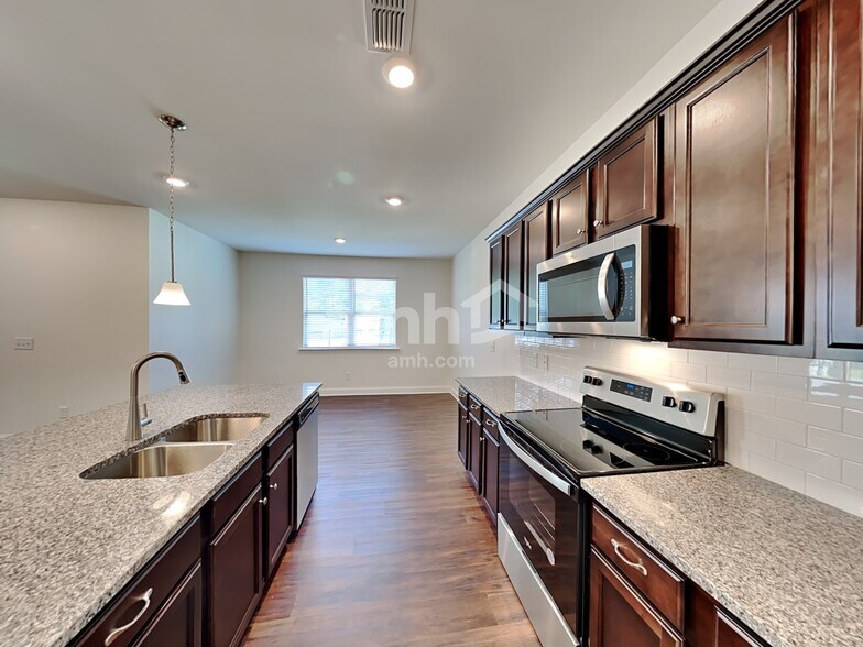 Building Photo - 885 Headland Wy