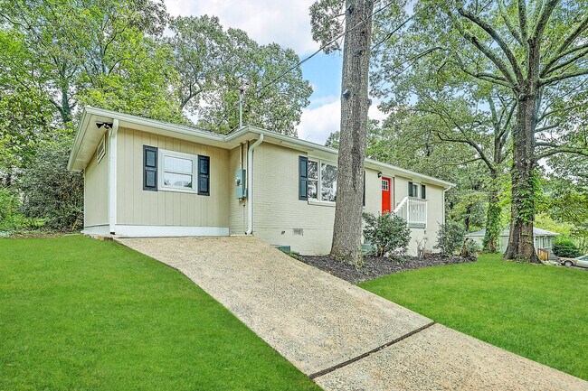 Building Photo - 2490 Brentwood Rd