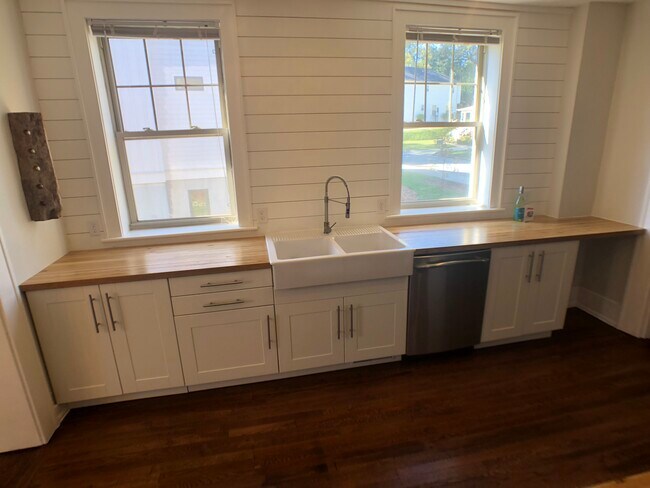 Building Photo - Neal Street Townhomes