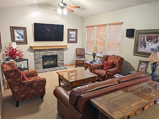 Building Photo - Beautiful Fully Furnished Jordanelle Townhome