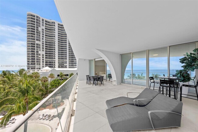 Building Photo - 16901 Collins Ave