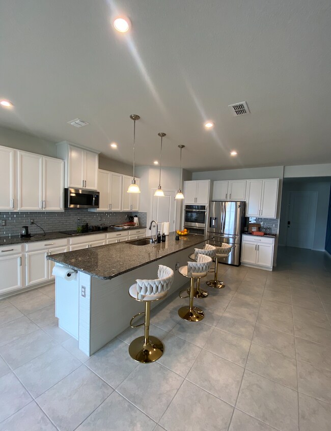 Building Photo - 100 Lavenna Ave