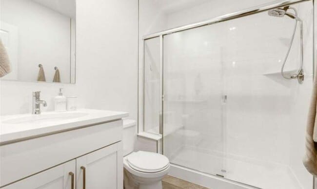 Building Photo - Beautiful 4 bedroom 3.5 bathroom home
