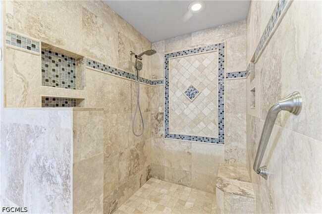 Building Photo - 14813 Laguna Dr