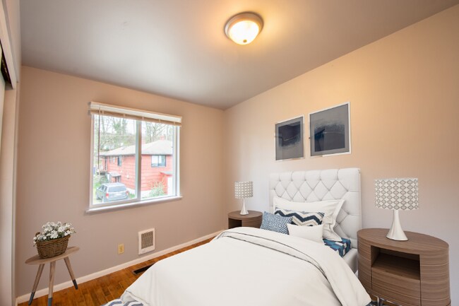 Building Photo - 1487 S Columbian Way