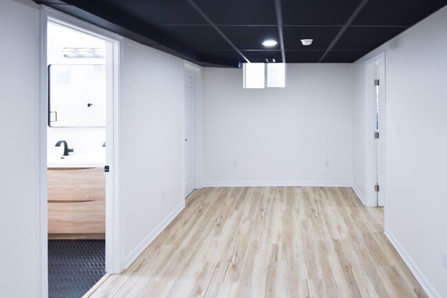 Building Photo - 5 Bedroom || 2 Bathroom - Single Family Ho...