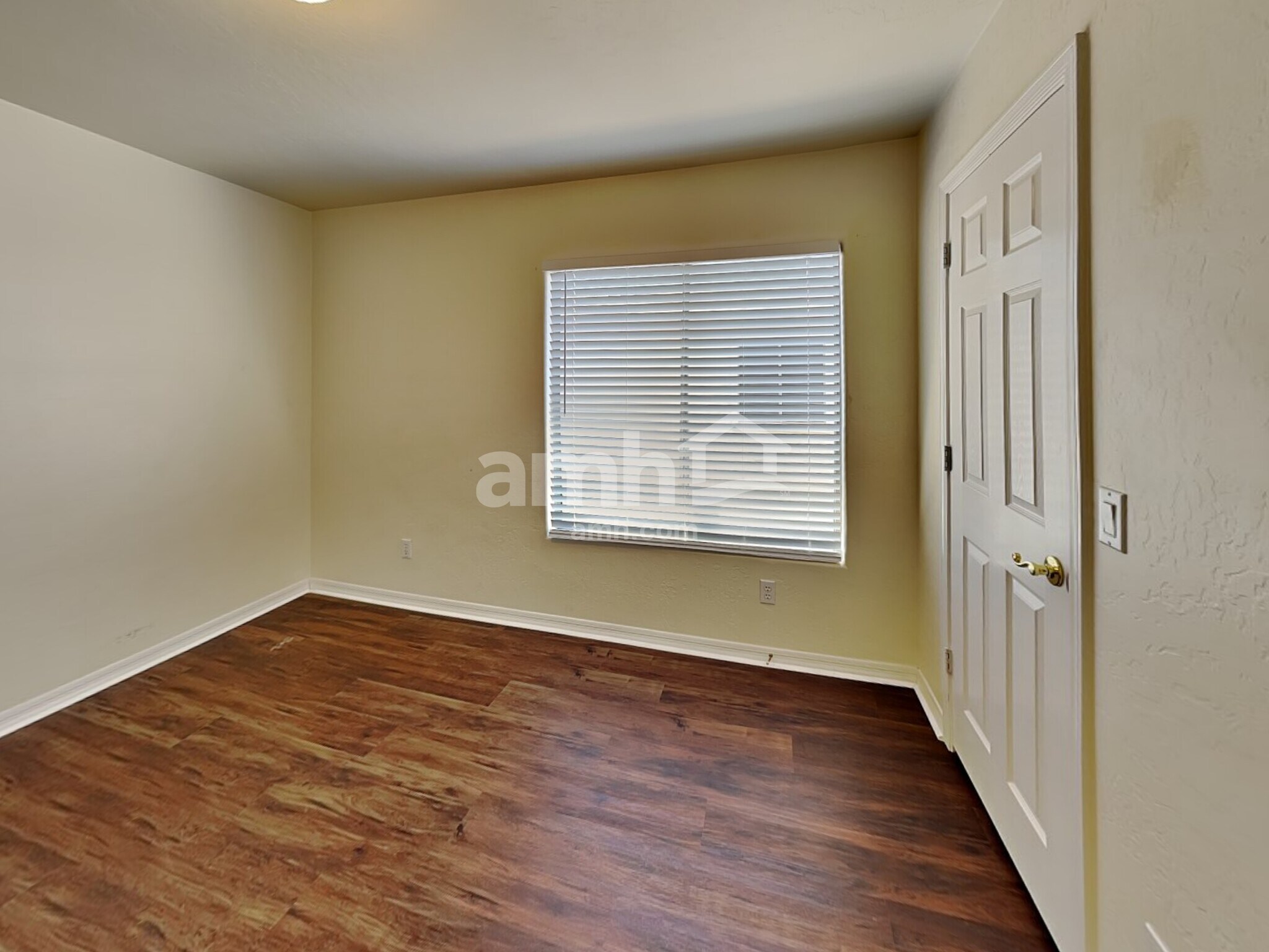 Building Photo - 14493 W Weldon Ave