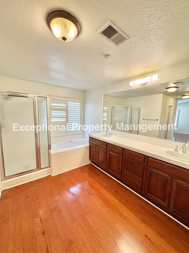 Building Photo - Ready to move in 4 bedroom 4 bath home!