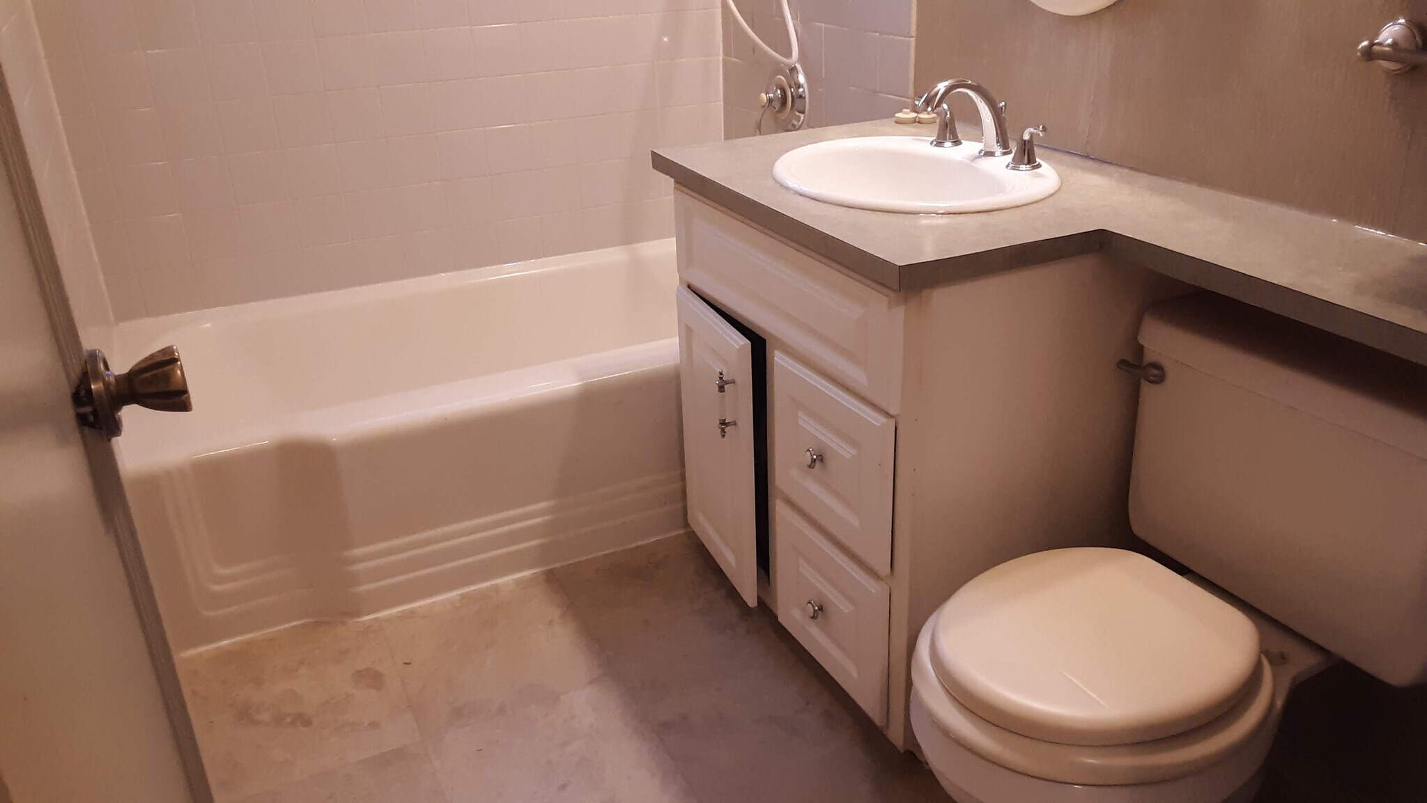 Building Photo - 23 E Euclid Ave