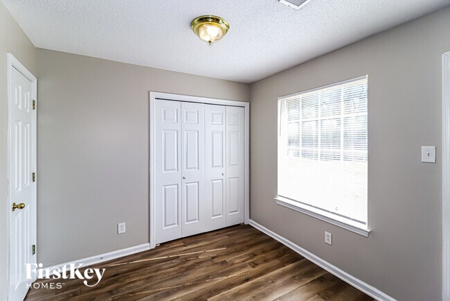 Building Photo - 4643 Blue River Cove
