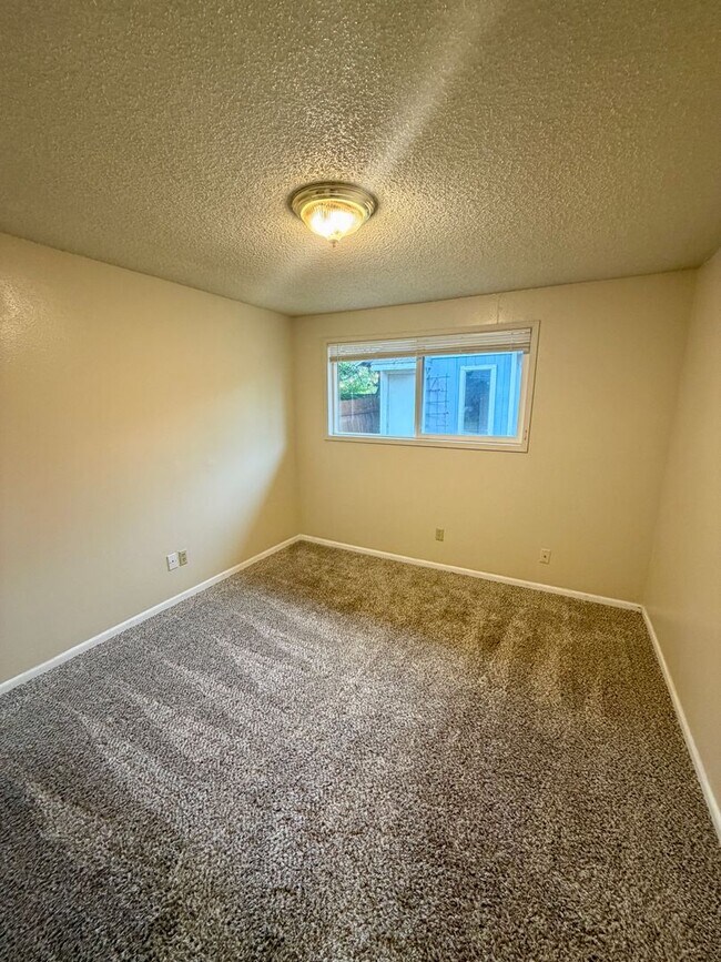 Building Photo - 510 SE 110th Ave