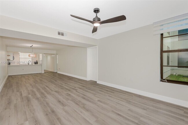 Building Photo - 1709 Whitehall Dr