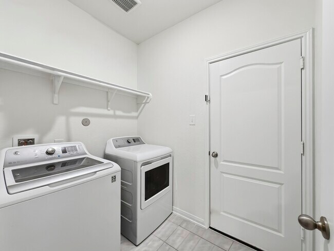 Building Photo - 25402 Trinity Oakley Ct