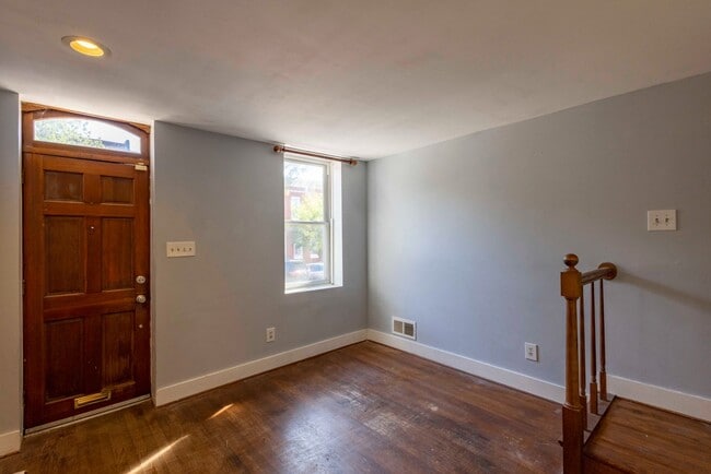 Building Photo - 1037 W Barre St