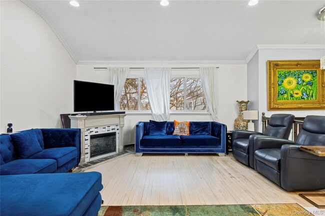 Building Photo - 18 South Dr