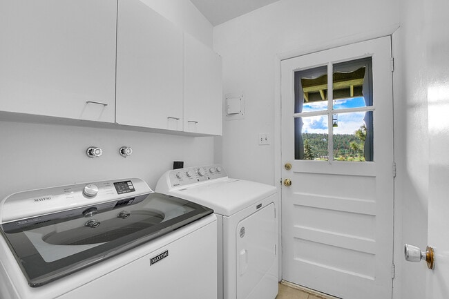 Building Photo - 27828 Fireweed Dr