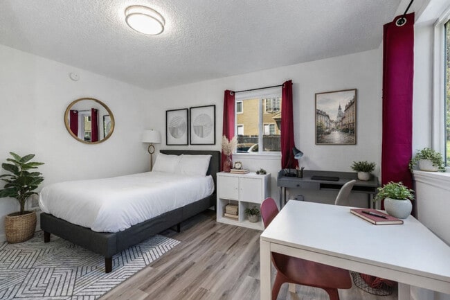 Building Photo - 612 S 18th St