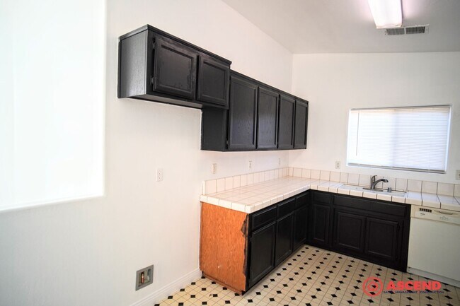 Building Photo - Darling Home in SW!