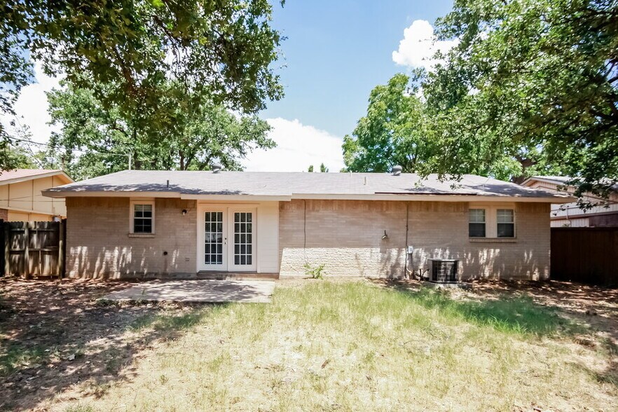 Building Photo - 1050 Brownwood Dr